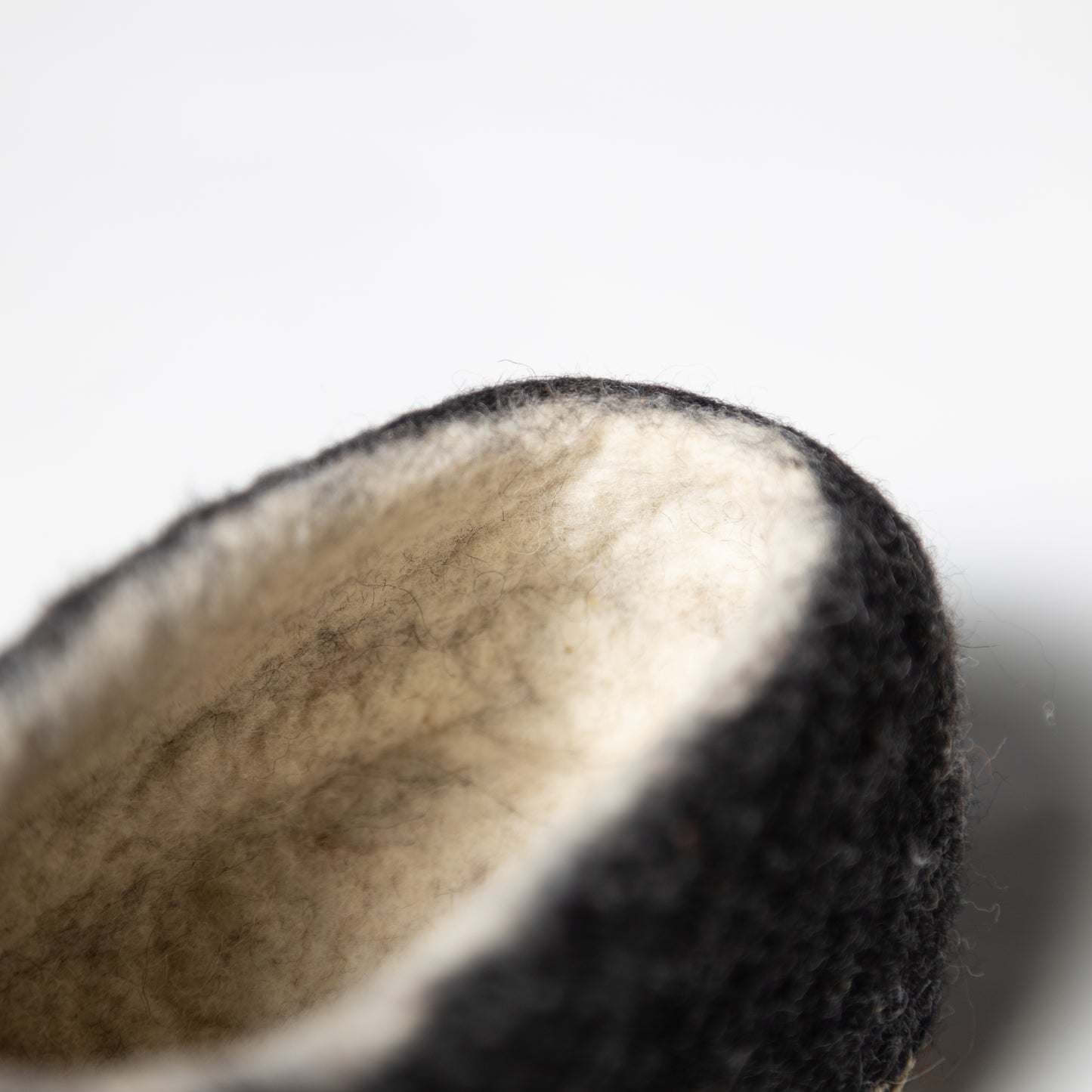 羊驼毛房间鞋 | 黑色