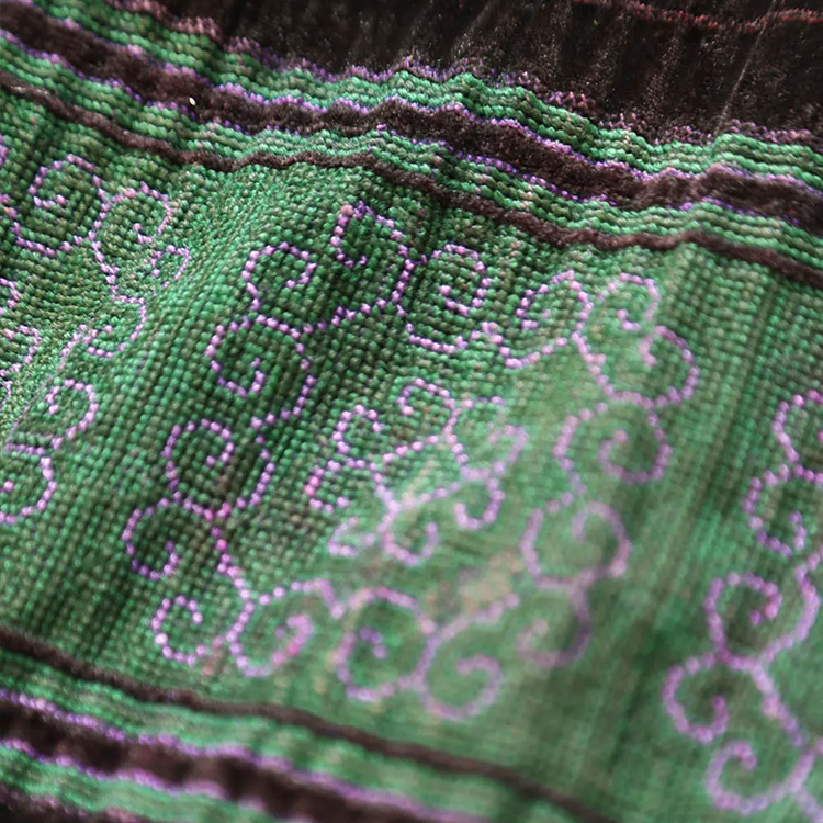 苗族萨鲁埃尔裤子