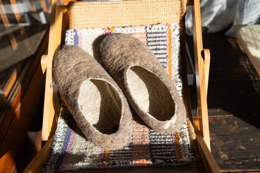 【5年愛用】アルパカルームシューズの正しいお手入れ方法と長持ちさせるコツ｜Pies de Alpaca